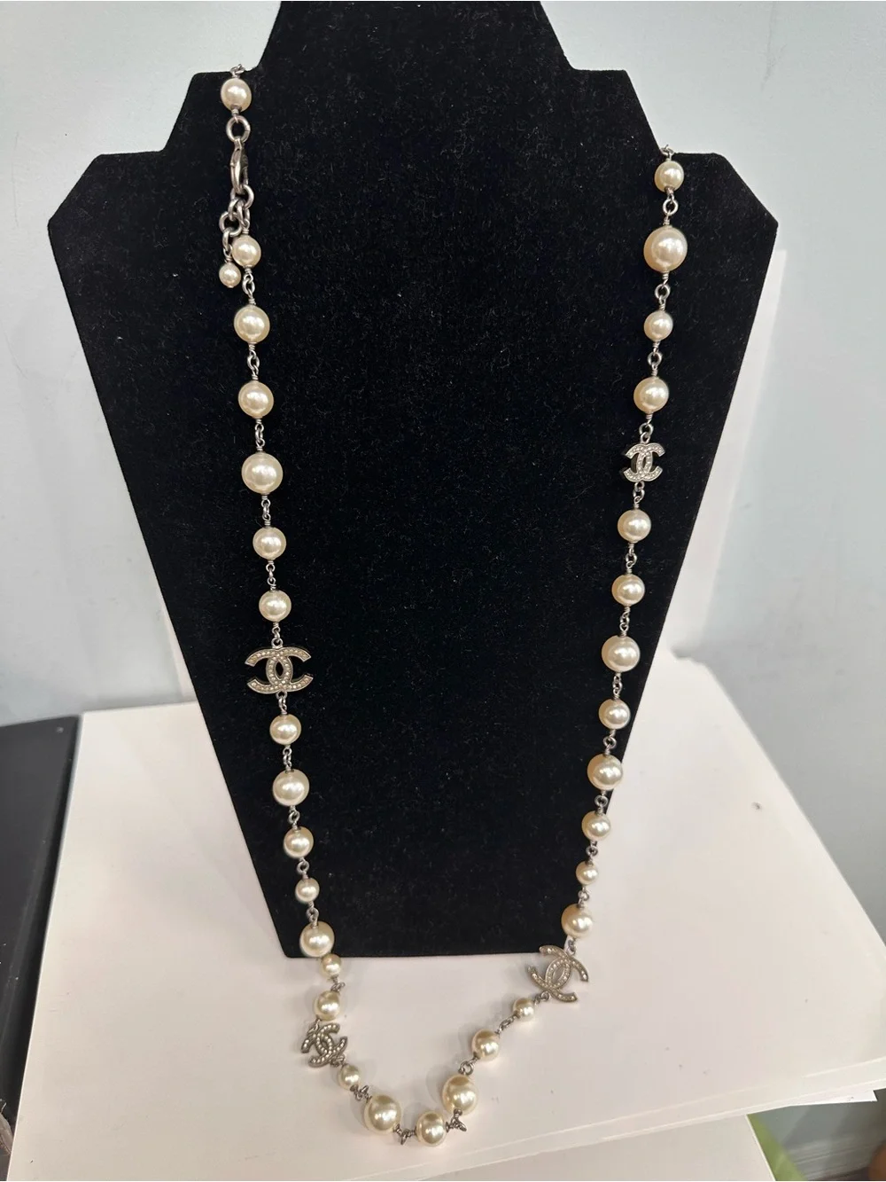 CHANEL Gold-Tone CC and Ivory Pearl Long Necklace